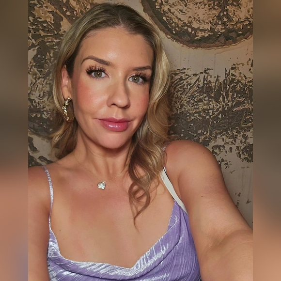 Meet Your Posher, Anna - Picture 2 of 12